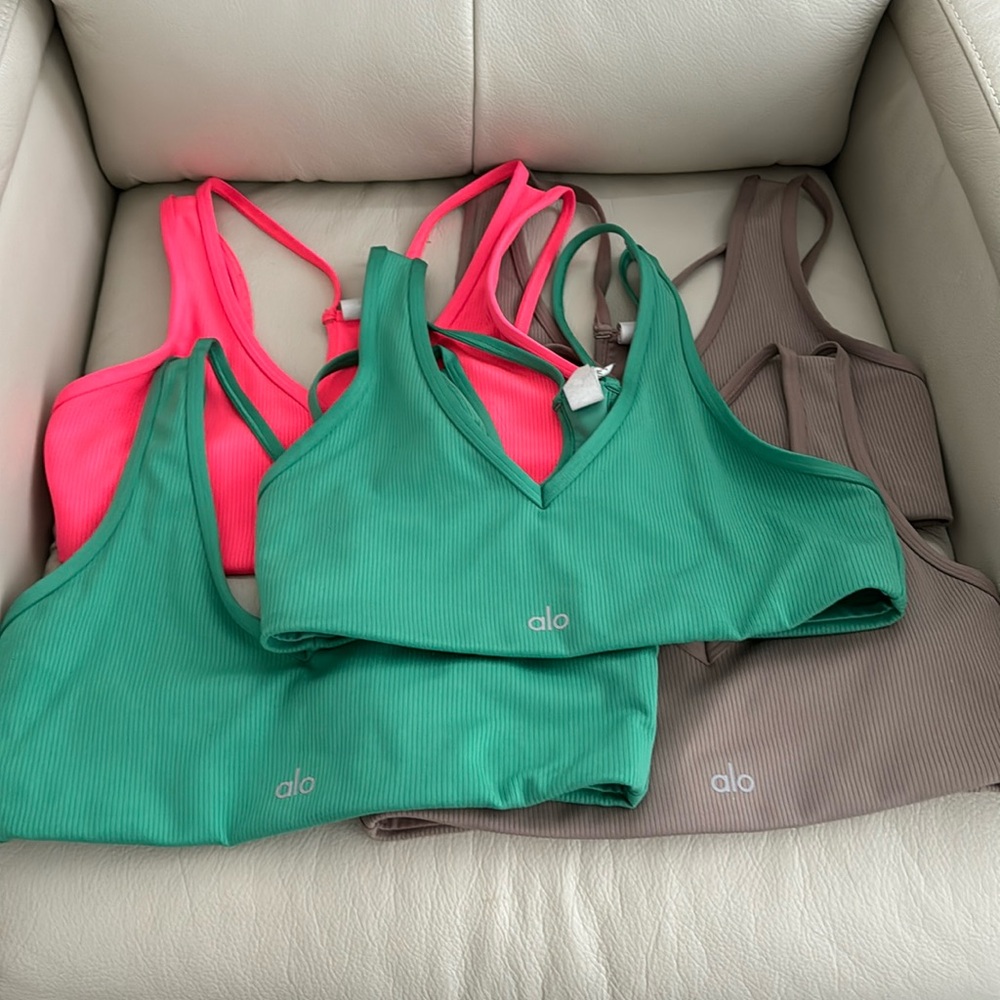 5 Alo sports bras (no inserts) size medium - bundle